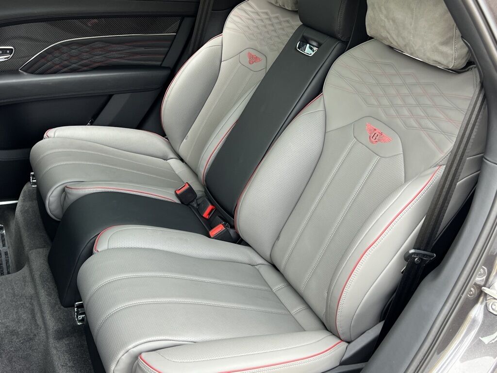 2024 Bentley Bentayga EWB Mulliner V8 photo 18
