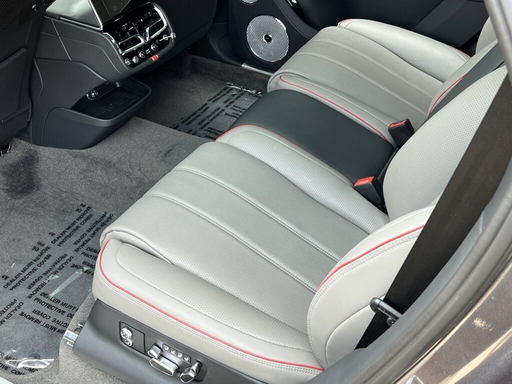 2024 Bentley Bentayga EWB Mulliner V8 photo 22