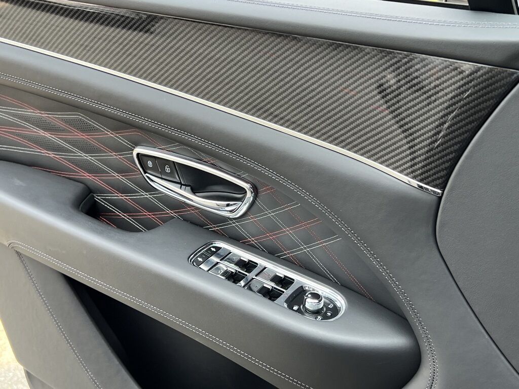 2024 Bentley Bentayga EWB Mulliner V8 photo 31
