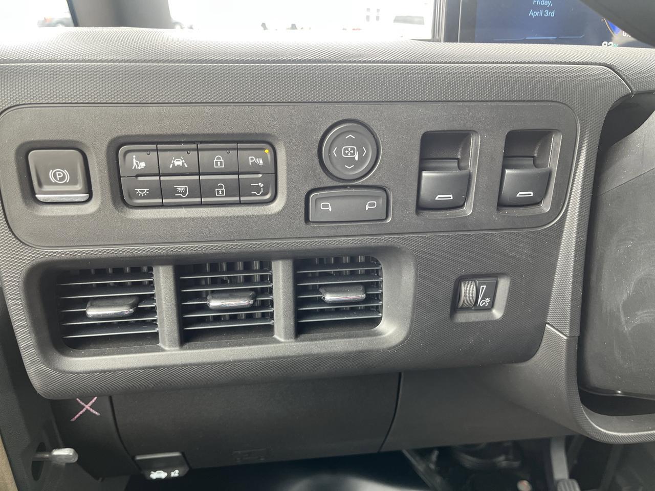 2024 BrightDrop Zevo 600 Max Range eAWD HeatPkg w/HeatedSeats HeatedSteeringWheel Saukville WI