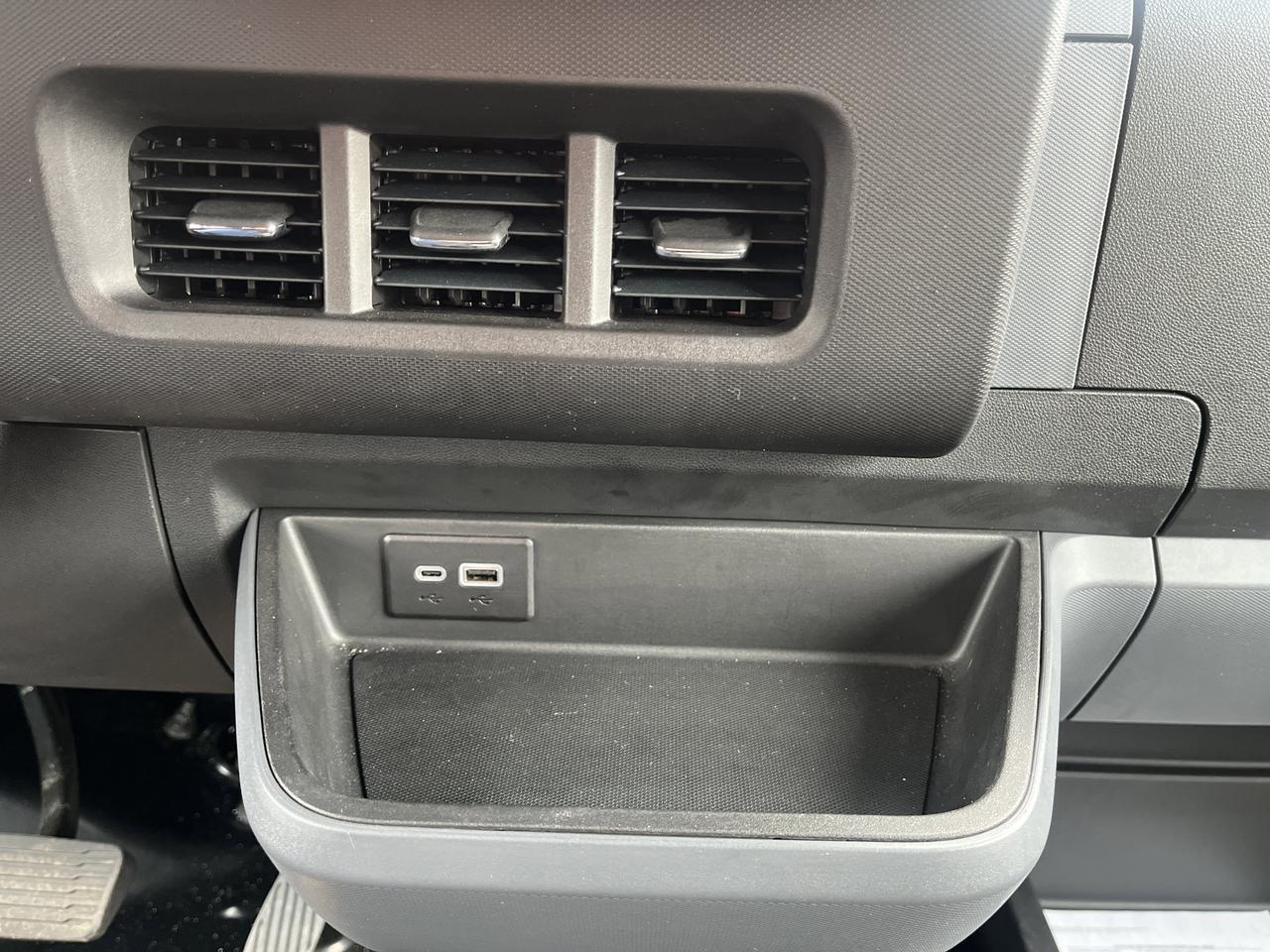 2024 BrightDrop Zevo 600 Max Range eAWD HeatPkg w/HeatedSeats HeatedSteeringWheel Saukville WI