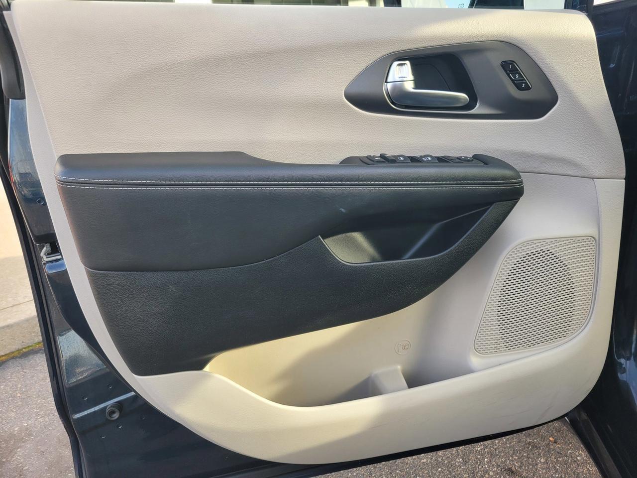 2024 CHRYSLER PACIFICA TOURING L Roseville CA