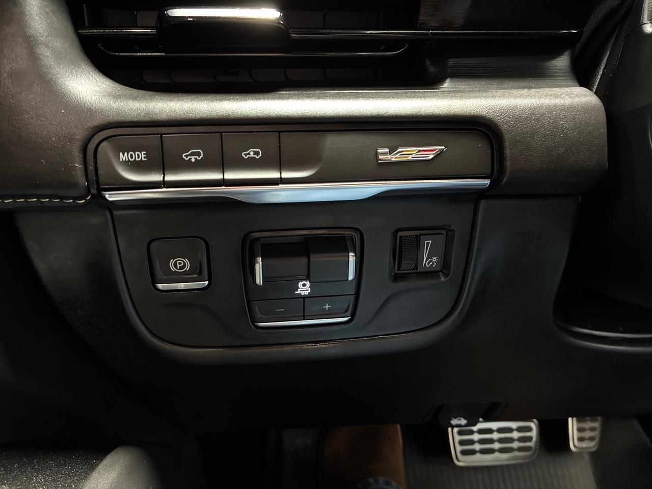 2024 Cadillac Escalade ESV AWD V-Series, Console Fridge/Freezer, HD Tow, Leveling Kit, Nitto A/T Tires Houston TX