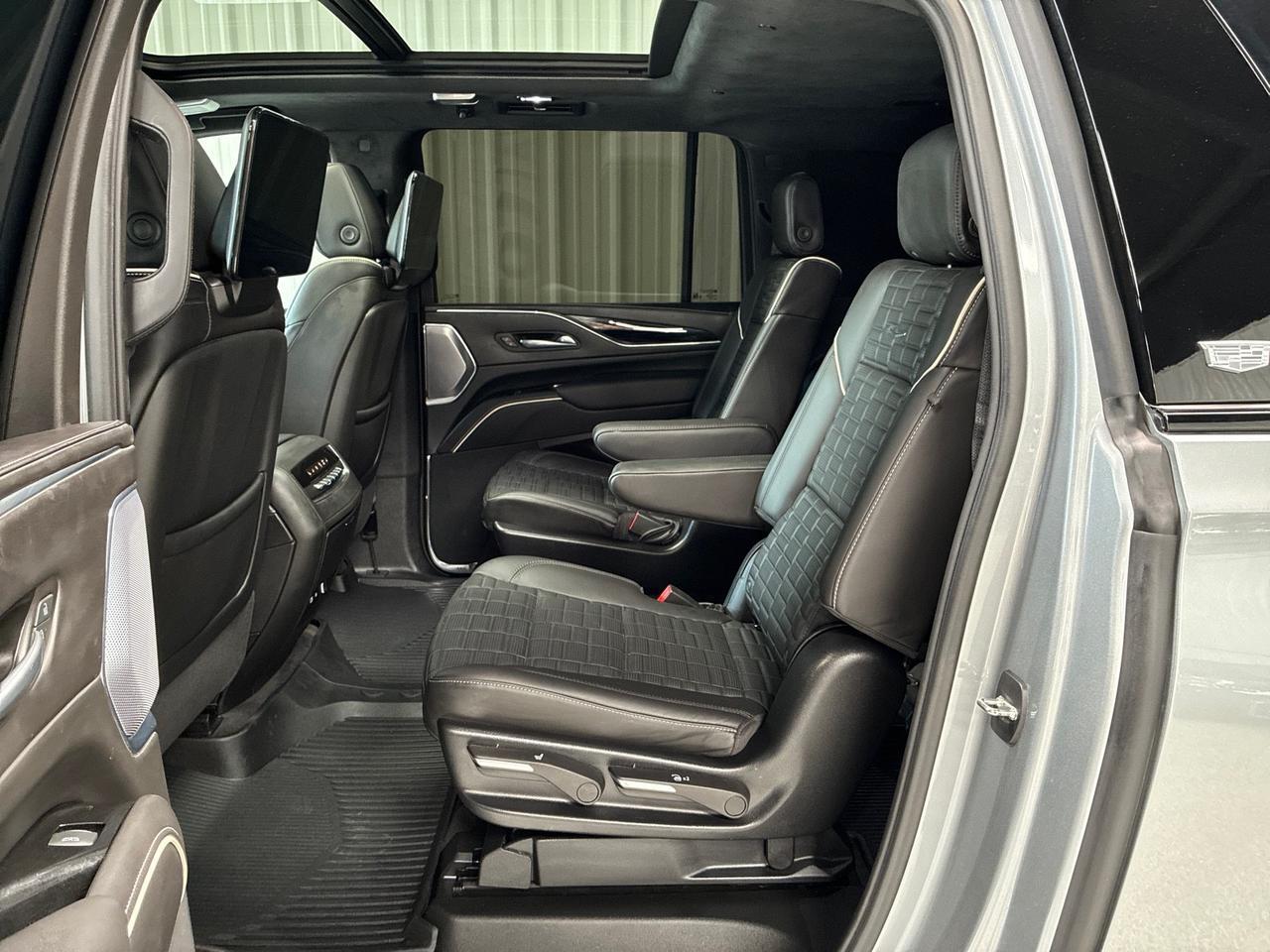 2024 Cadillac Escalade ESV AWD V-Series, Console Fridge/Freezer, HD Tow, Leveling Kit, Nitto A/T Tires Houston TX