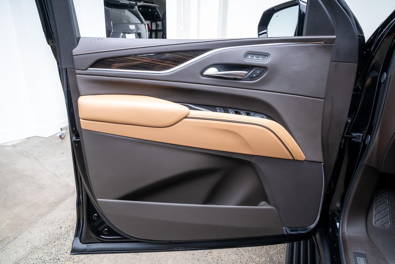 2024 Cadillac Escalade ESV Sport 1 Owner Air Ride Adaptive Suspension Soft Close Do Portland OR
