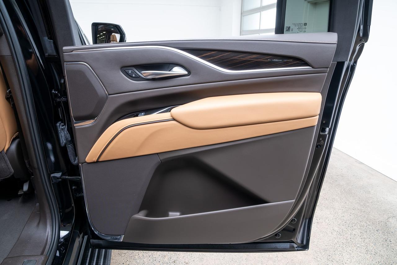 2024 Cadillac Escalade ESV Sport 1 Owner Air Ride Adaptive Suspension Soft Close Do Portland OR