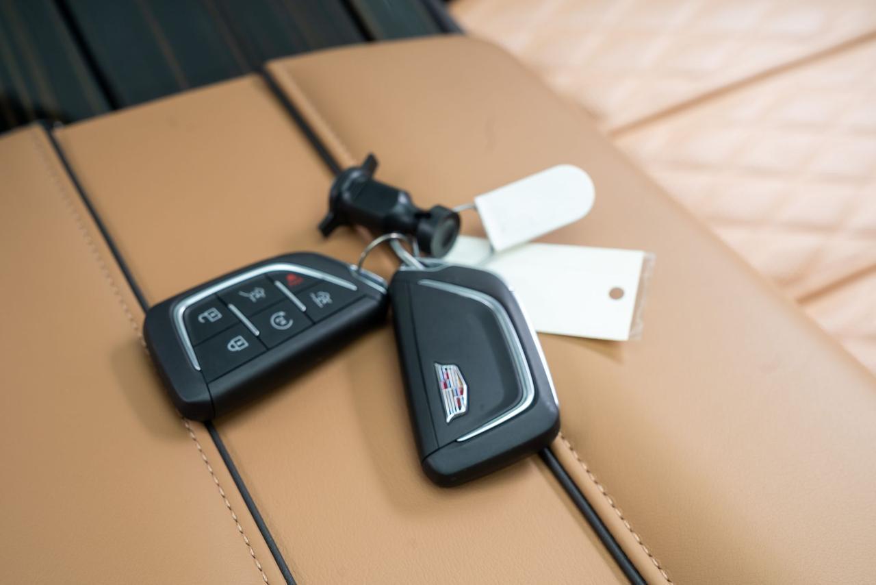 2024 Cadillac Escalade ESV Sport 1 Owner Air Ride Adaptive Suspension Soft Close Do Portland OR