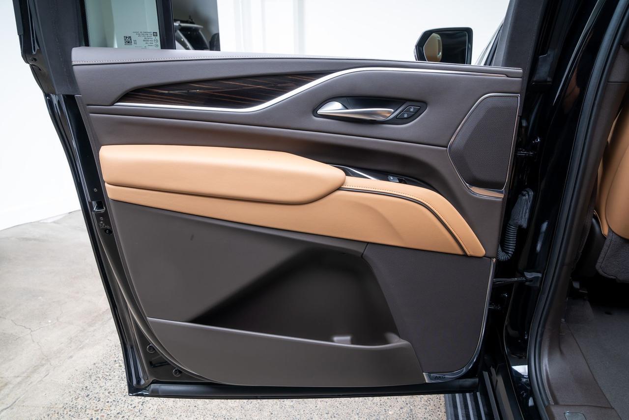 2024 Cadillac Escalade ESV Sport 1 Owner Air Ride Adaptive Suspension Soft Close Do Portland OR
