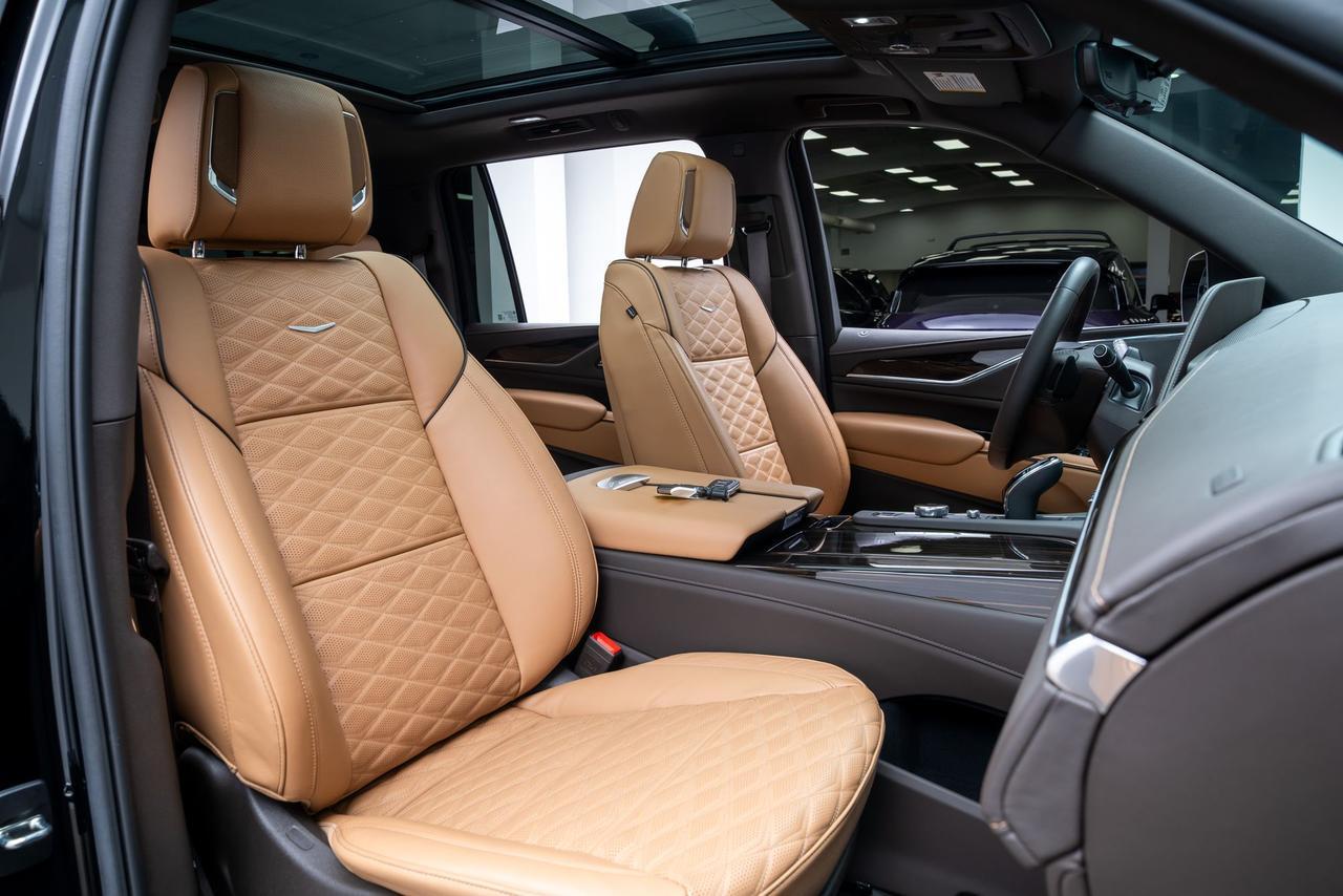 2024 Cadillac Escalade ESV Sport 1 Owner Air Ride Adaptive Suspension Soft Close Do Portland OR