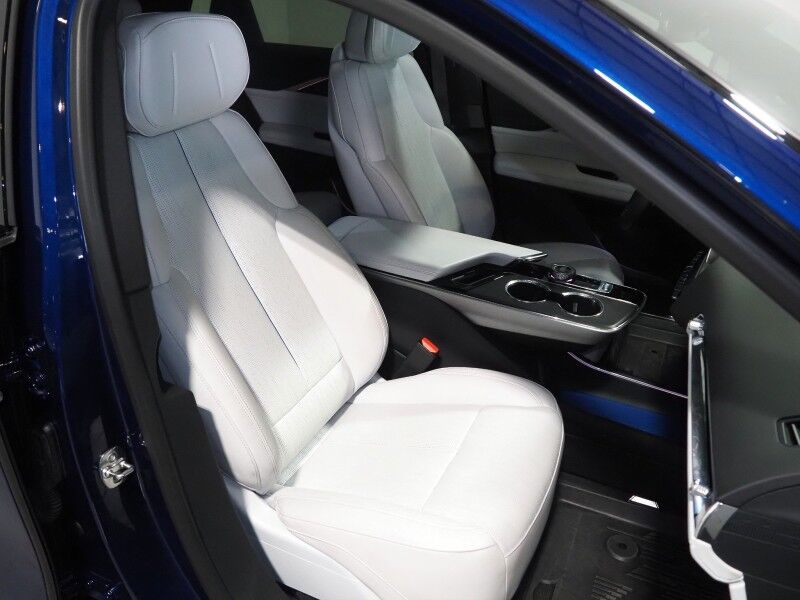 2024 Cadillac LYRIQ Luxury 1 AWD *NAVIGATION, ADAPTIVE CRUISE, SAFETY ALERTS, 360 VIEW CAMERAS, COLOR TOUCHSCREEN, PANORAMA GLASS ROOF, HEATED SEATS/STEERING, POWER LIFTGATE, 20 INCH WHEELS, WIRELESS CHARGING, ANDROID & APPLE