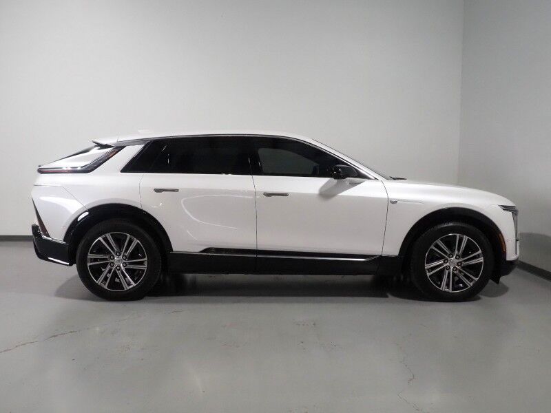 2024 Cadillac LYRIQ Luxury 1 AWD *NAVIGATION, ADAPTIVE CRUISE, SAFETY ALERTS, 360 VIEW CAMERAS, COLOR TOUCHSCREEN, PANORAMA GLASS ROOF, HEATED SEATS/STEERING, POWER LIFTGATE, 20 INCH WHEELS, WIRELESS CHARGING, ANDROID & APPLE Round Rock TX