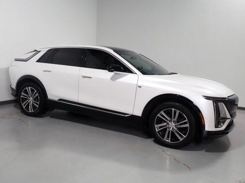 2024 Cadillac LYRIQ Luxury 1 AWD *NAVIGATION, ADAPTIVE CRUISE, SAFETY ALERTS, 360 VIEW CAMERAS, COLOR TOUCHSCREEN, PANORAMA GLASS ROOF, HEATED SEATS/STEERING, POWER LIFTGATE, 20 INCH WHEELS, WIRELESS CHARGING, ANDROID & APPLE