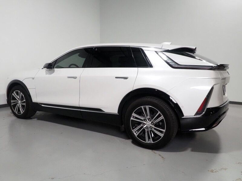 2024 Cadillac LYRIQ Luxury 1 AWD *NAVIGATION, ADAPTIVE CRUISE, SAFETY ALERTS, 360 VIEW CAMERAS, COLOR TOUCHSCREEN, PANORAMA GLASS ROOF, HEATED SEATS/STEERING, POWER LIFTGATE, 20 INCH WHEELS, WIRELESS CHARGING, ANDROID & APPLE Round Rock TX