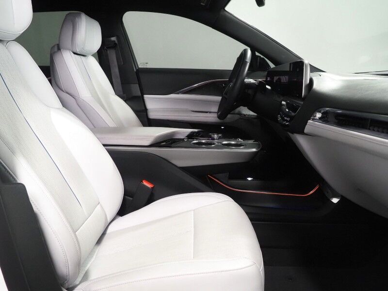 2024 Cadillac LYRIQ Luxury 1 AWD *NAVIGATION, ADAPTIVE CRUISE, SAFETY ALERTS, 360 VIEW CAMERAS, COLOR TOUCHSCREEN, PANORAMA GLASS ROOF, HEATED SEATS/STEERING, POWER LIFTGATE, 20 INCH WHEELS, WIRELESS CHARGING, ANDROID & APPLE Round Rock TX