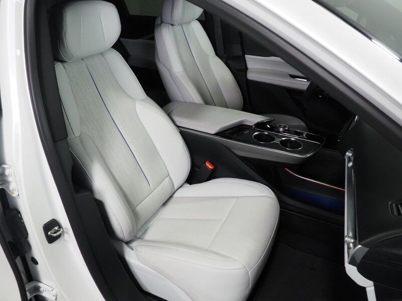 2024 Cadillac LYRIQ Luxury 1 AWD *NAVIGATION, ADAPTIVE CRUISE, SAFETY ALERTS, 360 VIEW CAMERAS, COLOR TOUCHSCREEN, PANORAMA GLASS ROOF, HEATED SEATS/STEERING, POWER LIFTGATE, 20 INCH WHEELS, WIRELESS CHARGING, ANDROID & APPLE