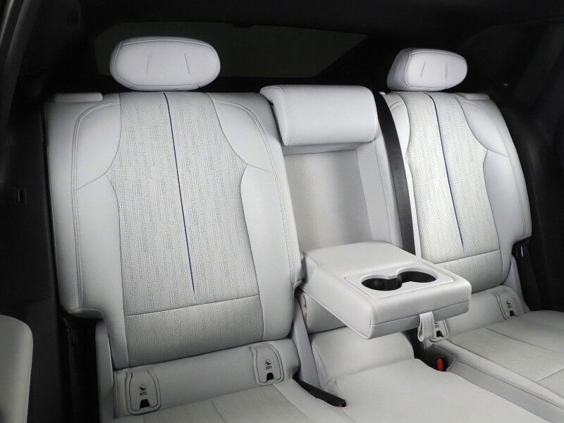 2024 Cadillac LYRIQ Luxury 1 AWD *NAVIGATION, ADAPTIVE CRUISE, SAFETY ALERTS, 360 VIEW CAMERAS, COLOR TOUCHSCREEN, PANORAMA GLASS ROOF, HEATED SEATS/STEERING, POWER LIFTGATE, 20 INCH WHEELS, WIRELESS CHARGING, ANDROID & APPLE Round Rock TX