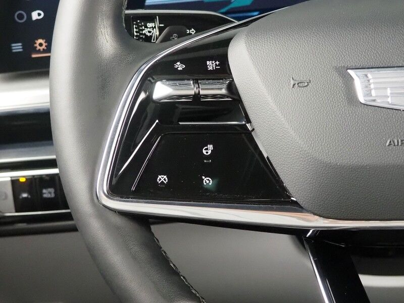 2024 Cadillac LYRIQ Luxury 1 AWD *NAVIGATION, ADAPTIVE CRUISE, SAFETY ALERTS, 360 VIEW CAMERAS, COLOR TOUCHSCREEN, PANORAMA GLASS ROOF, HEATED SEATS/STEERING, POWER LIFTGATE, 20 INCH WHEELS, WIRELESS CHARGING, ANDROID & APPLE Round Rock TX