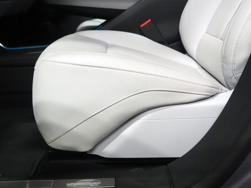 2024 Cadillac LYRIQ Luxury 1 AWD *NAVIGATION, ADAPTIVE CRUISE, SAFETY ALERTS, 360 VIEW CAMERAS, COLOR TOUCHSCREEN, PANORAMA GLASS ROOF, HEATED SEATS/STEERING, POWER LIFTGATE, 20 INCH WHEELS, WIRELESS CHARGING, ANDROID & APPLE Round Rock TX