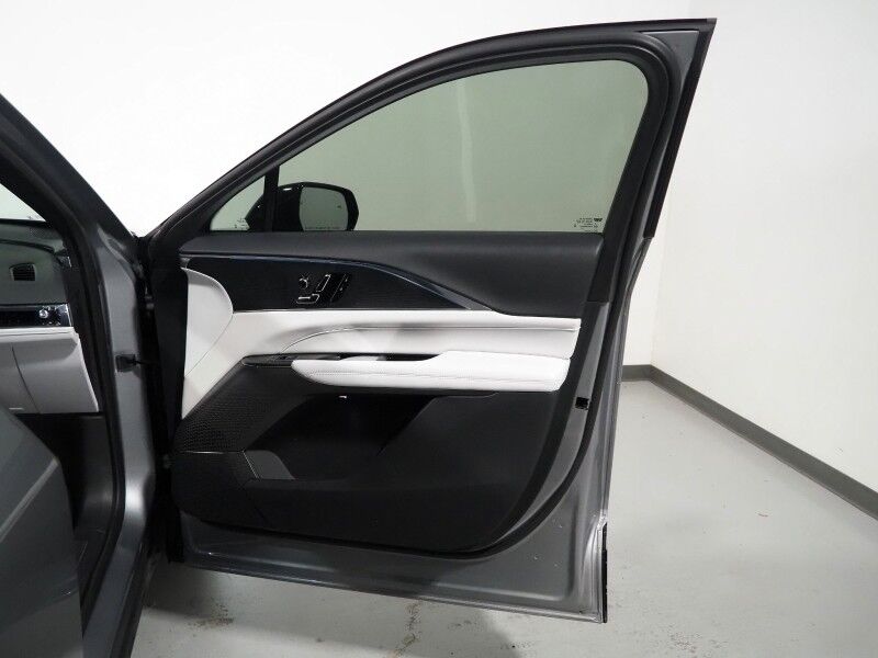 2024 Cadillac LYRIQ Luxury 1 AWD *NAVIGATION, ADAPTIVE CRUISE, SAFETY ALERTS, 360 VIEW CAMERAS, COLOR TOUCHSCREEN, PANORAMA GLASS ROOF, HEATED SEATS/STEERING, POWER LIFTGATE, 20 INCH WHEELS, WIRELESS CHARGING, ANDROID & APPLE Round Rock TX