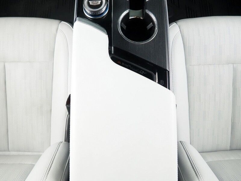 2024 Cadillac LYRIQ Luxury 1 AWD *NAVIGATION, ADAPTIVE CRUISE, SAFETY ALERTS, 360 VIEW CAMERAS, COLOR TOUCHSCREEN, PANORAMA GLASS ROOF, HEATED SEATS/STEERING, POWER LIFTGATE, 20 INCH WHEELS, WIRELESS CHARGING, ANDROID & APPLE Round Rock TX