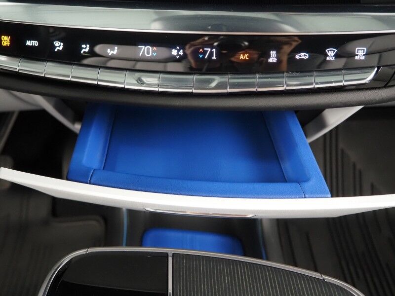2024 Cadillac LYRIQ Luxury 1 AWD *NAVIGATION, ADAPTIVE CRUISE, SAFETY ALERTS, 360 VIEW CAMERAS, COLOR TOUCHSCREEN, PANORAMA GLASS ROOF, HEATED SEATS/STEERING, POWER LIFTGATE, 20 INCH WHEELS, WIRELESS CHARGING, ANDROID & APPLE Round Rock TX