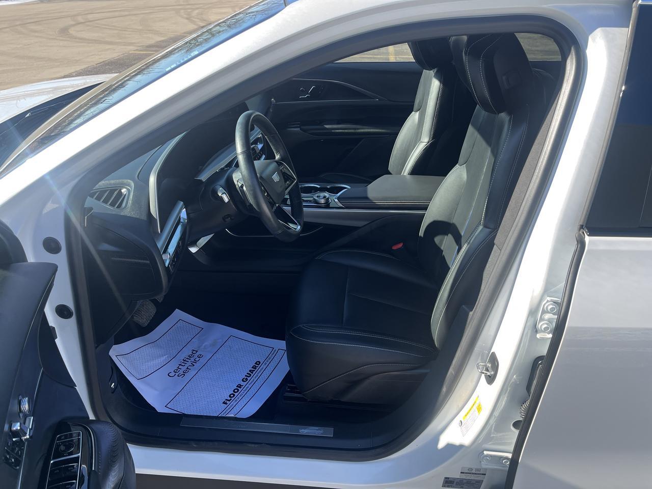 2024 Cadillac LYRIQ Luxury 1 AWD TrailerPrep w/AdptvCrz HtdMemLthr HtdSteeringWheel HD-SurroundVision Saukville WI