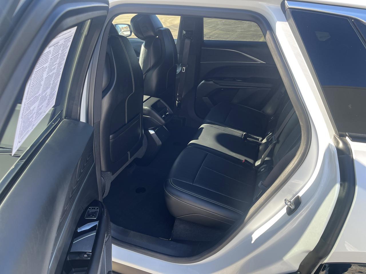 2024 Cadillac LYRIQ Luxury 1 AWD TrailerPrep w/AdptvCrz HtdMemLthr HtdSteeringWheel HD-SurroundVision Saukville WI