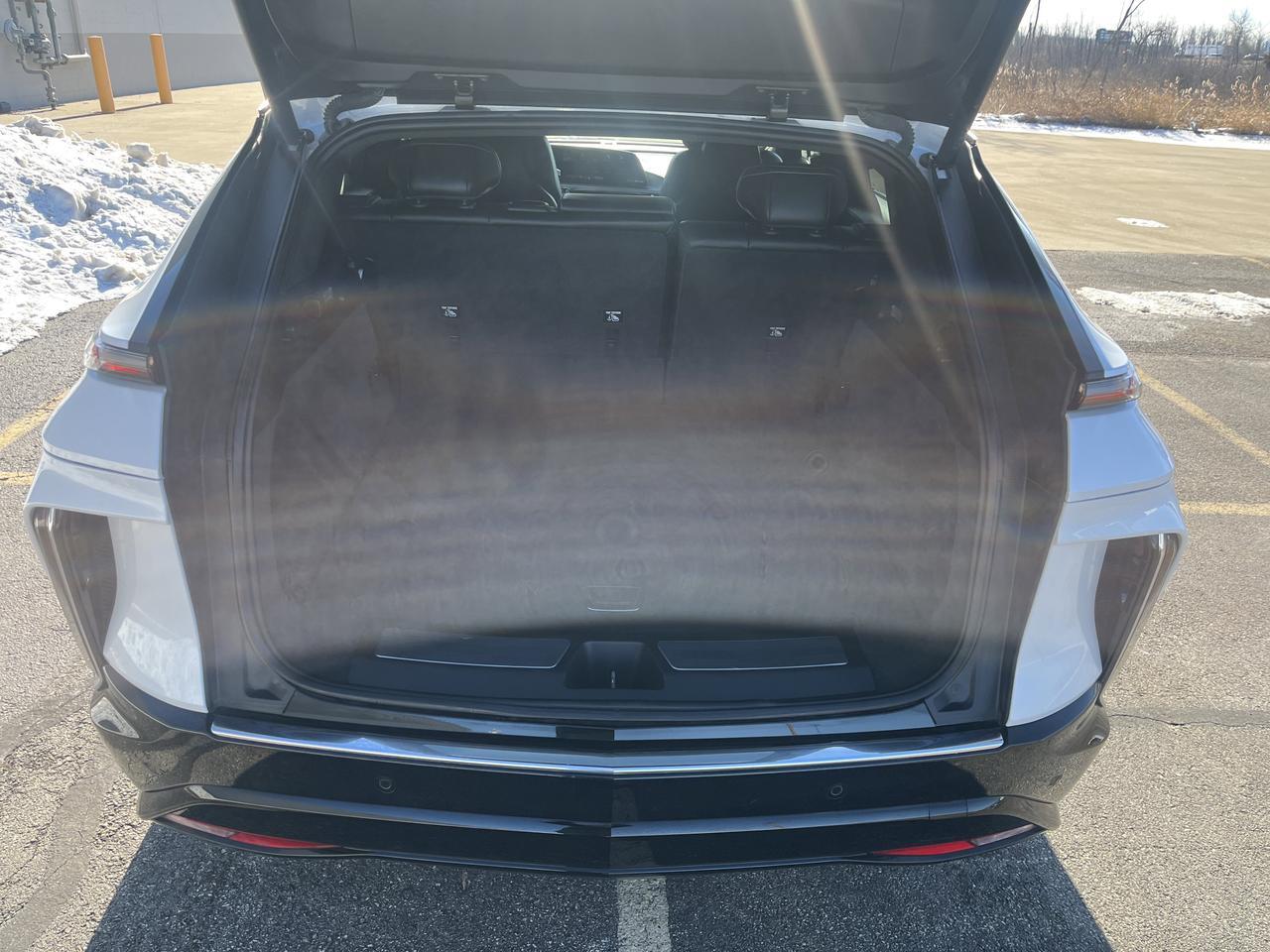 2024 Cadillac LYRIQ Luxury 1 AWD TrailerPrep w/AdptvCrz HtdMemLthr HtdSteeringWheel HD-SurroundVision Saukville WI