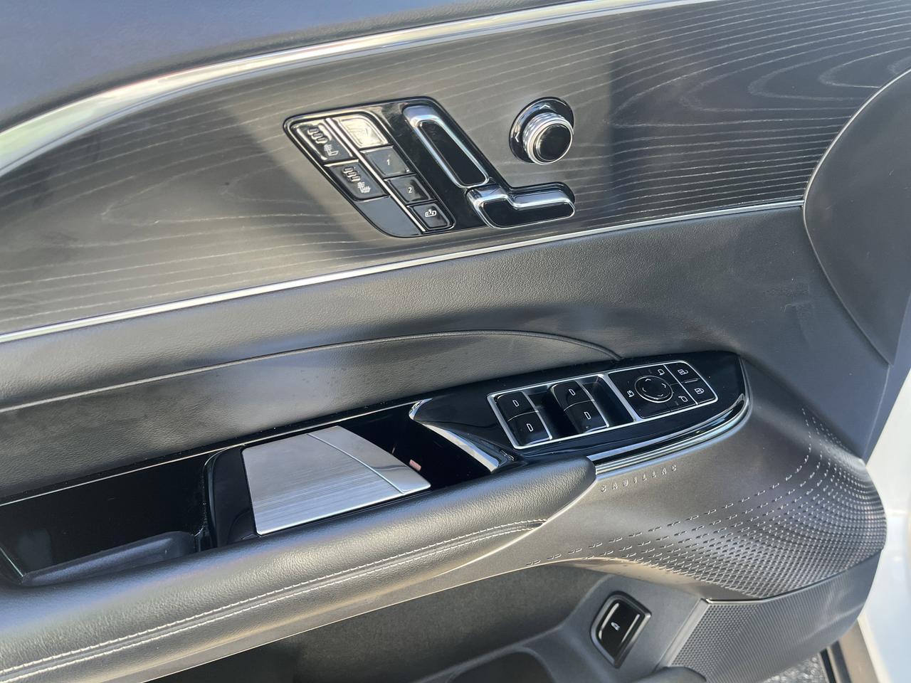 2024 Cadillac LYRIQ Luxury 1 AWD TrailerPrep w/AdptvCrz HtdMemLthr HtdSteeringWheel HD-SurroundVision Saukville WI