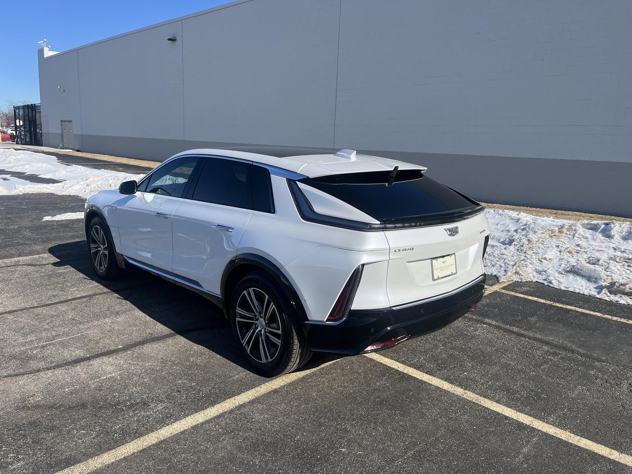2024 Cadillac LYRIQ Luxury 1 AWD TrailerPrep w/AdptvCrz HtdMemLthr HtdSteeringWheel HD-SurroundVision Saukville WI