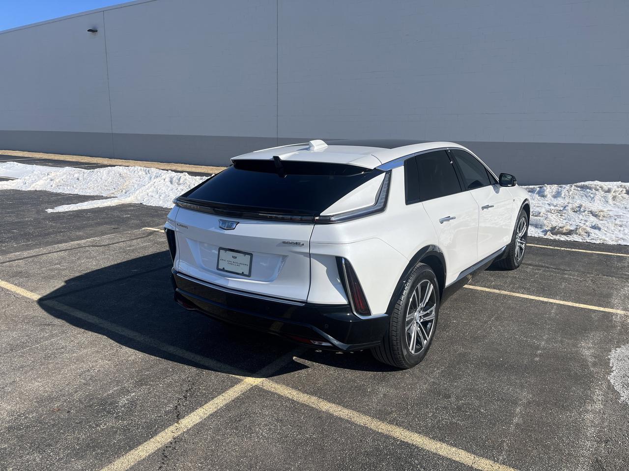 2024 Cadillac LYRIQ Luxury 1 AWD TrailerPrep w/AdptvCrz HtdMemLthr HtdSteeringWheel HD-SurroundVision Saukville WI