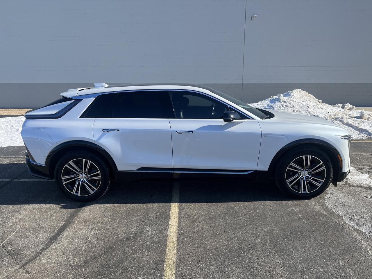 2024 Cadillac LYRIQ Luxury 1 AWD TrailerPrep w/AdptvCrz HtdMemLthr HtdSteeringWheel HD-SurroundVision Saukville WI