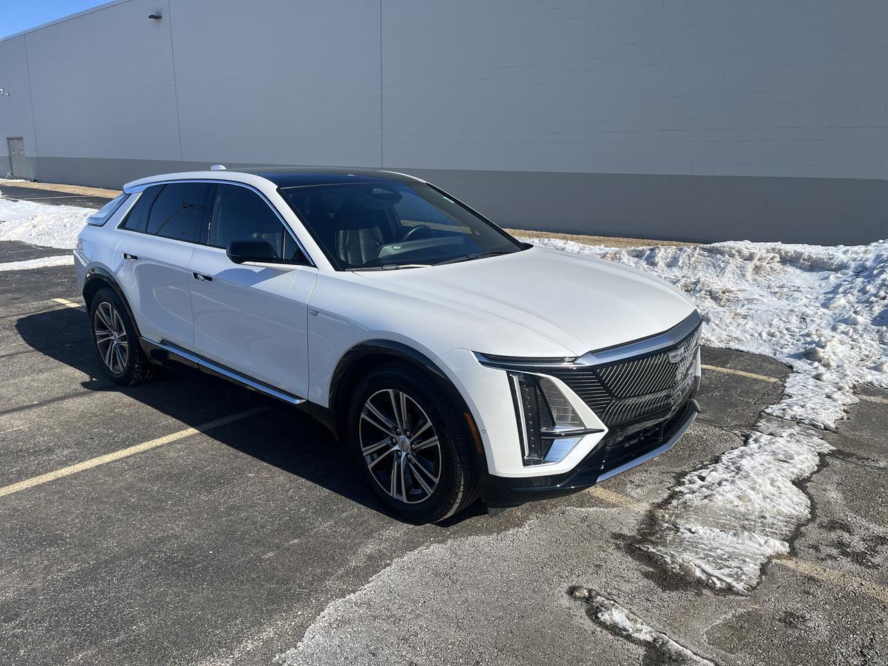 2024 Cadillac LYRIQ Luxury 1 AWD TrailerPrep w/AdptvCrz HtdMemLthr HtdSteeringWheel HD-SurroundVision Saukville WI