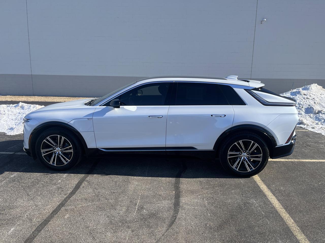 2024 Cadillac LYRIQ Luxury 1 AWD TrailerPrep w/AdptvCrz HtdMemLthr HtdSteeringWheel HD-SurroundVision