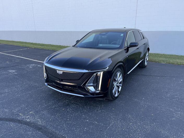 2024 Cadillac LYRIQ Luxury 3 AWD TraileringProvisions w/SuperCruise AdaptiveCruise Sunroof HtdCldMemLthr HD-SrrndVsn Milwaukee WI