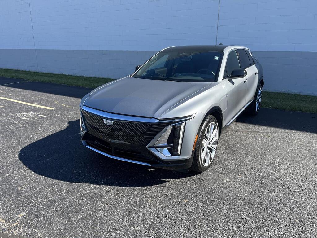 2024 Cadillac LYRIQ Luxury 3 AWD TraileringProvisions w/SuperCruise AdaptiveCruise Sunroof HtdCldMemLthr HD-SrrndVsn Milwaukee WI