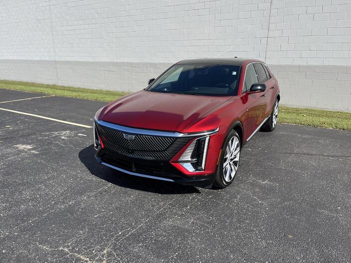 2024 Cadillac LYRIQ Luxury 3 AWD TraileringProvisions w/SuperCruise AdaptiveCruise Sunroof HtdCldMemLthr HD-SrrndVsn Milwaukee WI