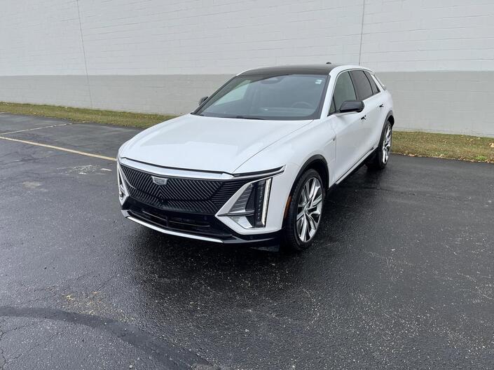 2024 Cadillac LYRIQ Luxury 3 AWD TraileringProvisions w/SuperCruise AdaptiveCruise Sunroof HtdCldMemLthr HD-SrrndVsn Milwaukee WI