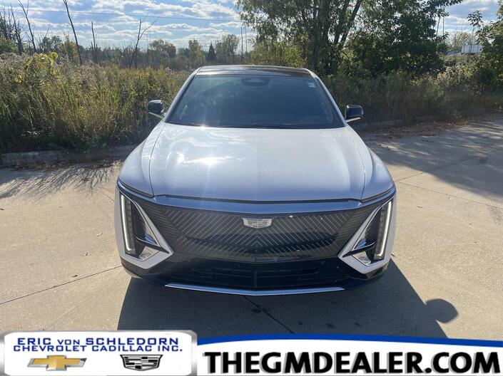 2024 Cadillac LYRIQ Luxury 3 AWD TraileringProvisions w/SuperCruise AdaptiveCruise Sunroof HtdCldMemLthr HD-SrrndVsn Milwaukee WI