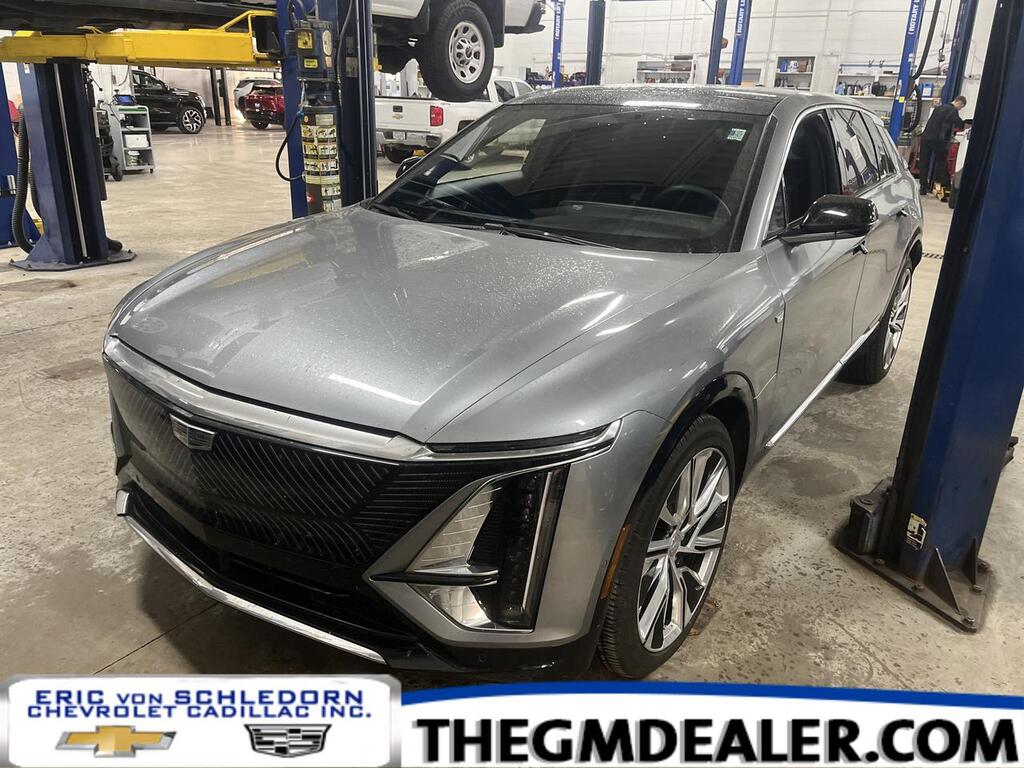 2024 Cadillac LYRIQ Luxury 3 AWD TraileringProvisions w/SuperCruise AdptveCrz Sunroof HtfCldMemLthr Hd-SrrndVsn Milwaukee WI