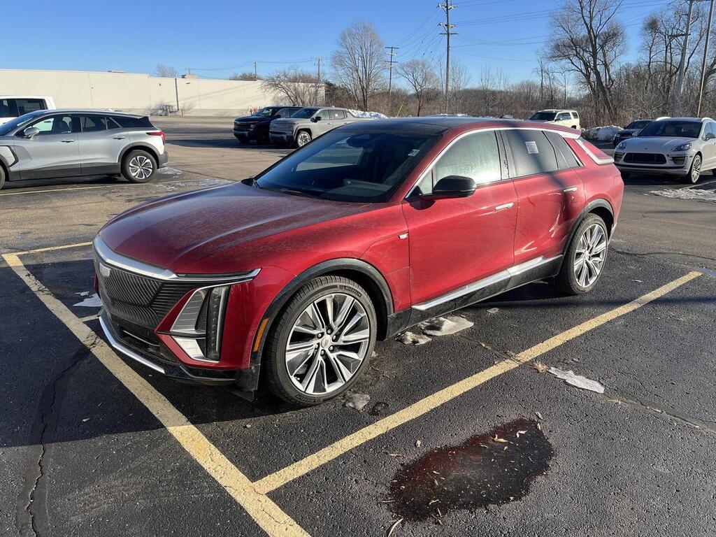 2024 Cadillac LYRIQ Luxury 3 AWD TraileringProvisions w/SuperCruise AdptveCrz Sunroof HtfCldMemLthr Hd-SrrndVsn Milwaukee WI
