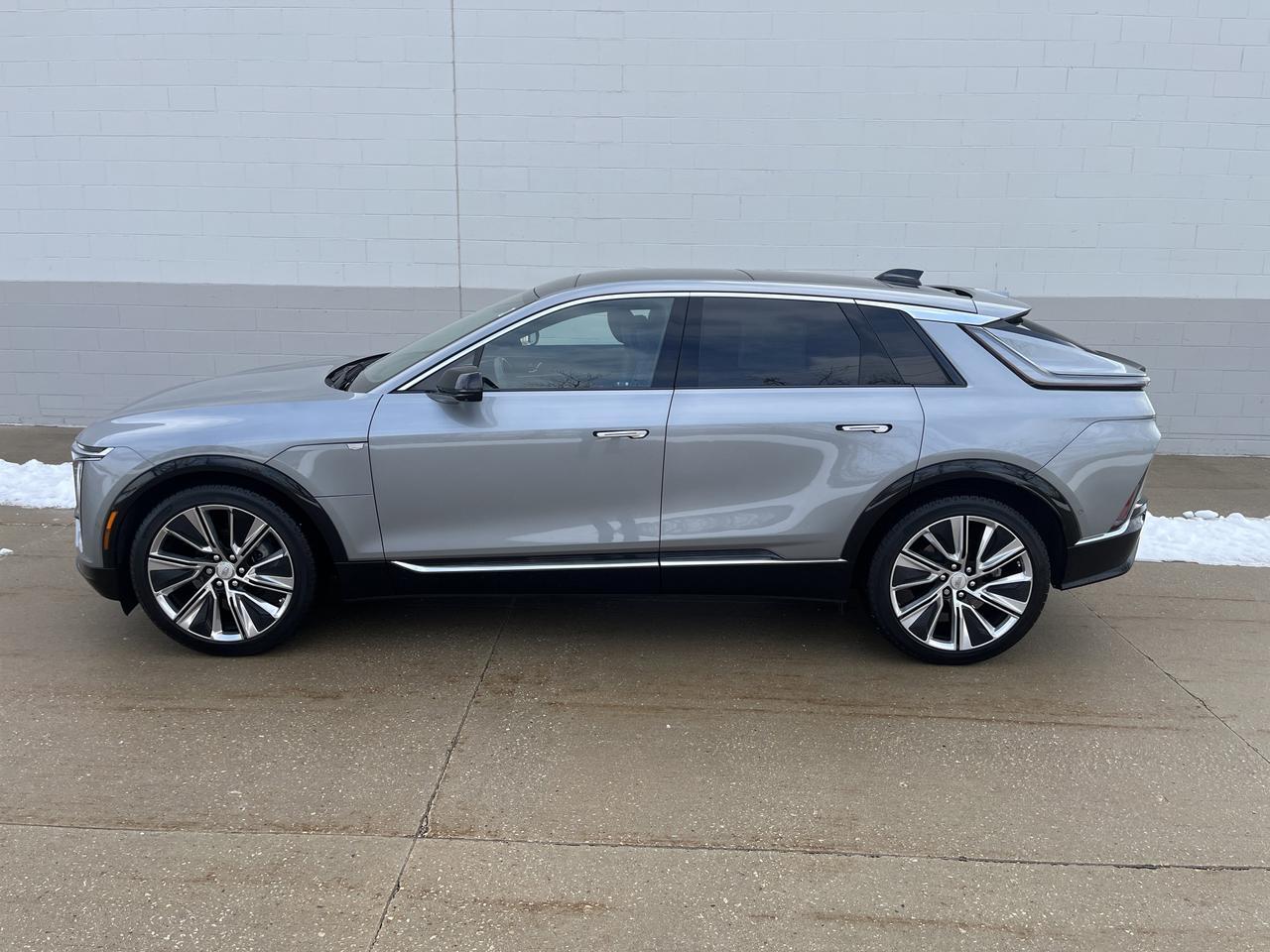 2024 Cadillac LYRIQ Luxury 3 AWD TraileringProvisions w/SuperCruise AdptveCrz Sunroof HtfCldMemLthr Hd-SrrndVsn