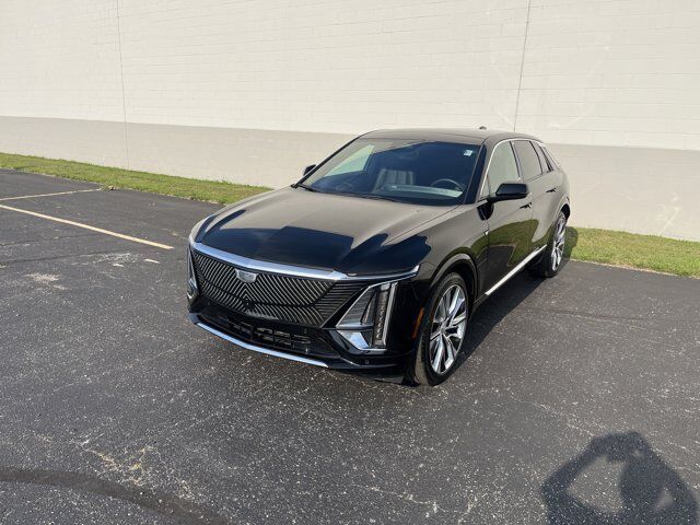 2024 Cadillac LYRIQ Luxury 3 AWD TraileringProvisions w/SuperCruise Sunroof 22s FloorLiners AdptvCrz HD-SurroundVision Milwaukee WI