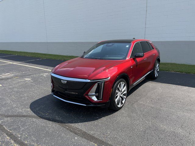 2024 Cadillac LYRIQ Luxury 3 AWD TraileringProvisions w/SuperCruise Sunroof 22s FloorLiners AdptvCrz HD-SurroundVision Milwaukee WI