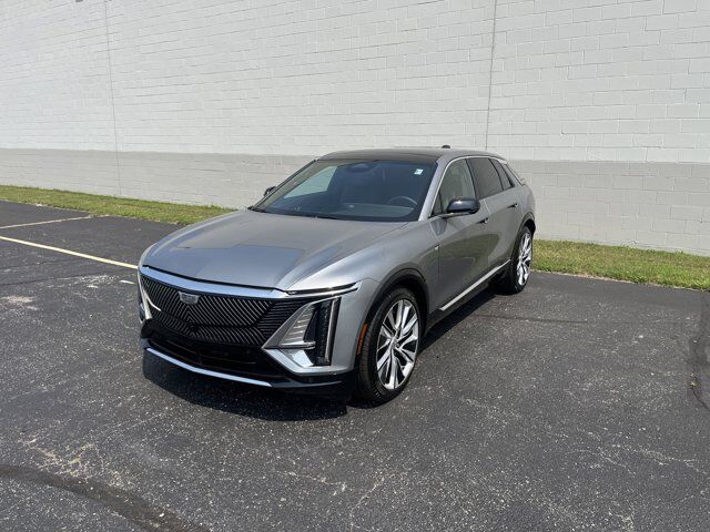 2024 Cadillac LYRIQ Luxury 3 AWD TraileringProvisions w/SuperCruise Sunroof 22s FloorLiners AdptvCrz HD-SurroundVision Milwaukee WI