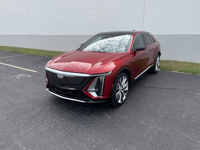 2024 Cadillac LYRIQ Luxury 3 AWD TraileringProvisions w/SuperCruise Sunroof 22s FloorLiners AdptvCrz HD-SurroundVision Milwaukee WI