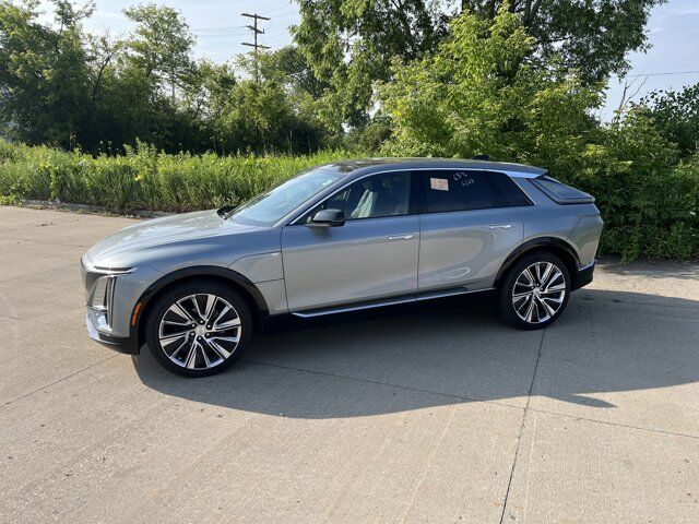 2024 Cadillac LYRIQ Luxury 3 AWD TraileringProvisions w/SuperCruise Sunroof AdptvCruise HtdCldMemLthr FloorLiners Milwaukee WI
