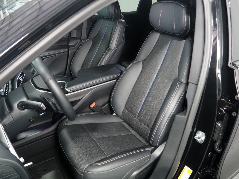 2024 Cadillac LYRIQ Sport 1 *NAVIGATION, ADAPTIVE CRUISE, SAFETY ALERTS, 360 VIEW CAMERAS, COLOR TOUCHSCREEN, PANORAMA GLASS ROOF, HEATED SEATS/STEERING, POWER LIFTGATE, 20 INCH WHEELS, WIRELESS CHARGING, ANDROID & APPLE Round Rock TX