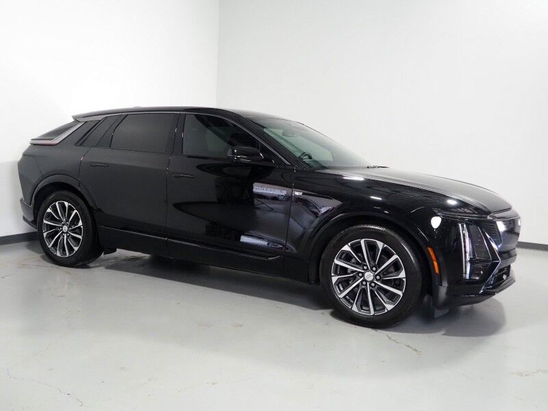 2024 Cadillac LYRIQ Sport 1 *NAVIGATION, ADAPTIVE CRUISE, SAFETY ALERTS, 360 VIEW CAMERAS, COLOR TOUCHSCREEN, PANORAMA GLASS ROOF, HEATED SEATS/STEERING, POWER LIFTGATE, 20 INCH WHEELS, WIRELESS CHARGING, ANDROID & APPLE