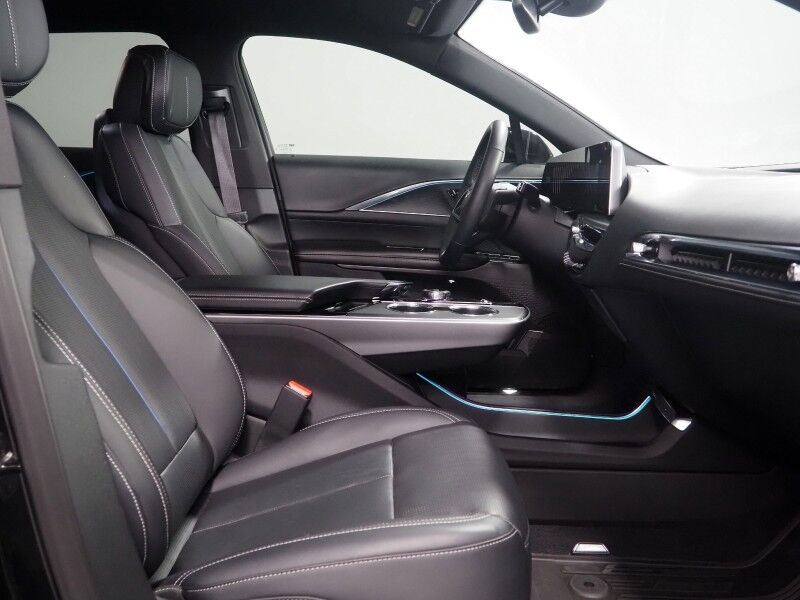 2024 Cadillac LYRIQ Sport 1 *NAVIGATION, ADAPTIVE CRUISE, SAFETY ALERTS, 360 VIEW CAMERAS, COLOR TOUCHSCREEN, PANORAMA GLASS ROOF, HEATED SEATS/STEERING, POWER LIFTGATE, 20 INCH WHEELS, WIRELESS CHARGING, ANDROID & APPLE Round Rock TX